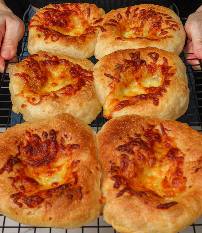 Roasted Garlic & Mozzarella Focaccia